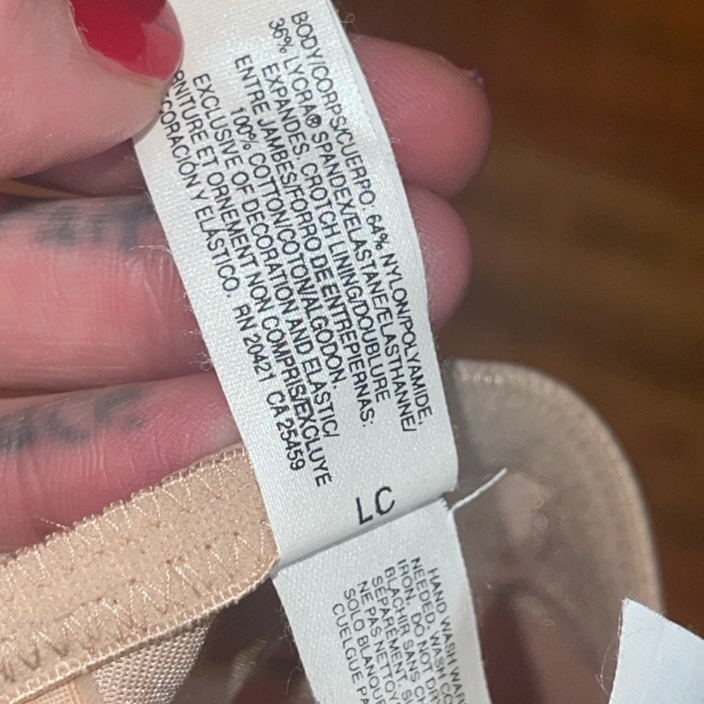 Wacoal nude shapewear shorts - Picture 4 of 6
